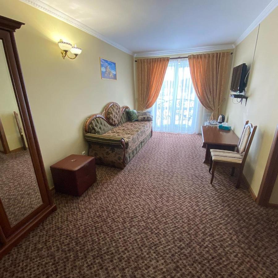 Гостевой дом три короны 3*