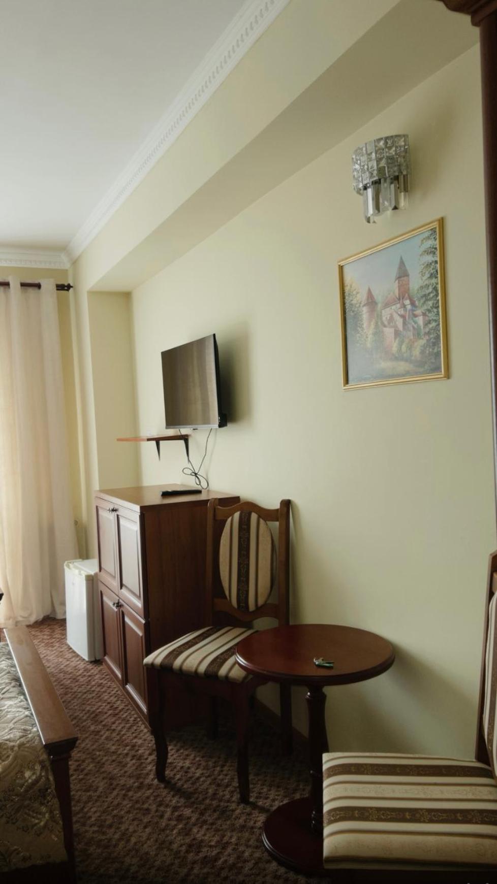 три короны 3*
