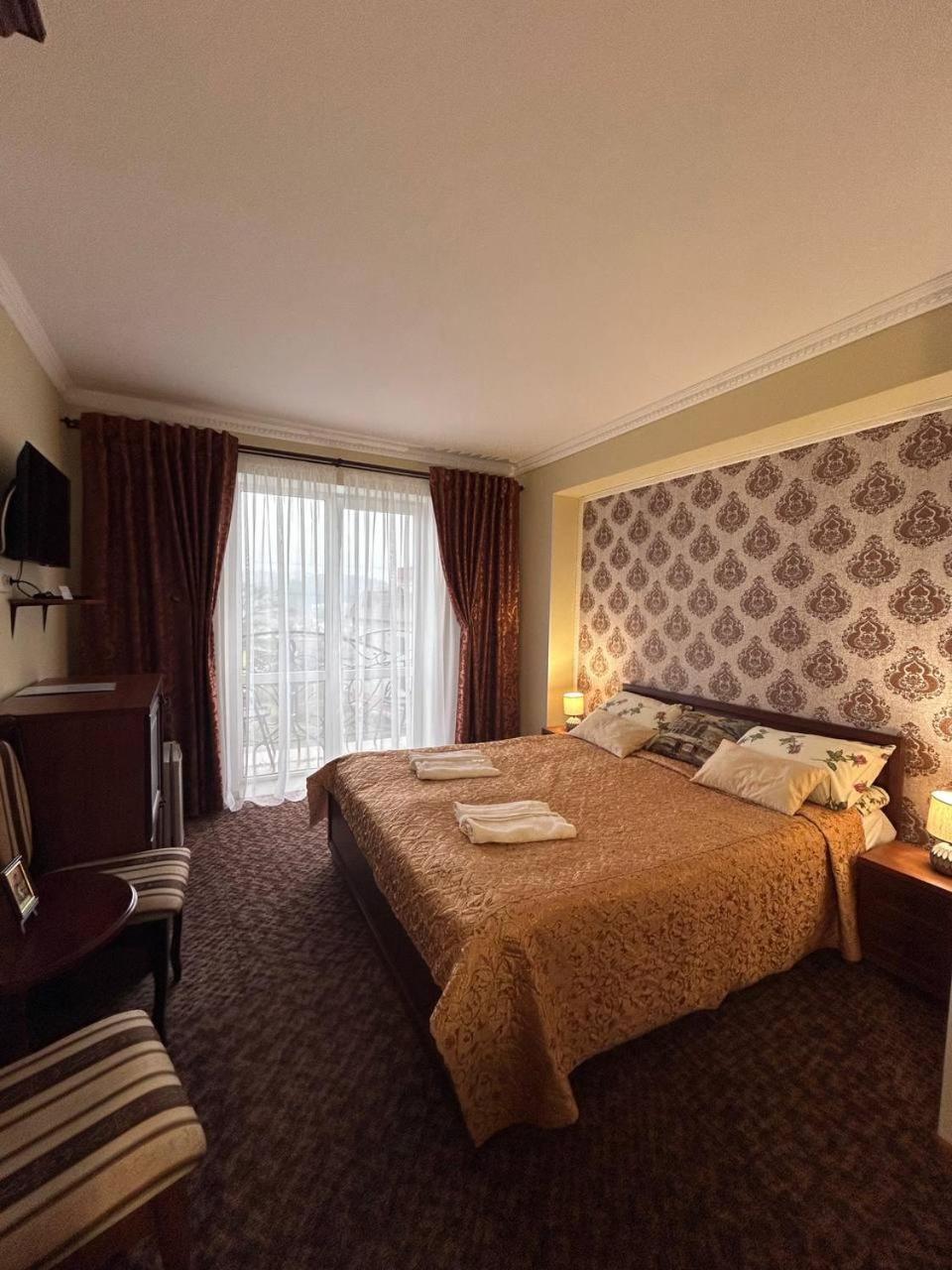 три короны 3* Сходница